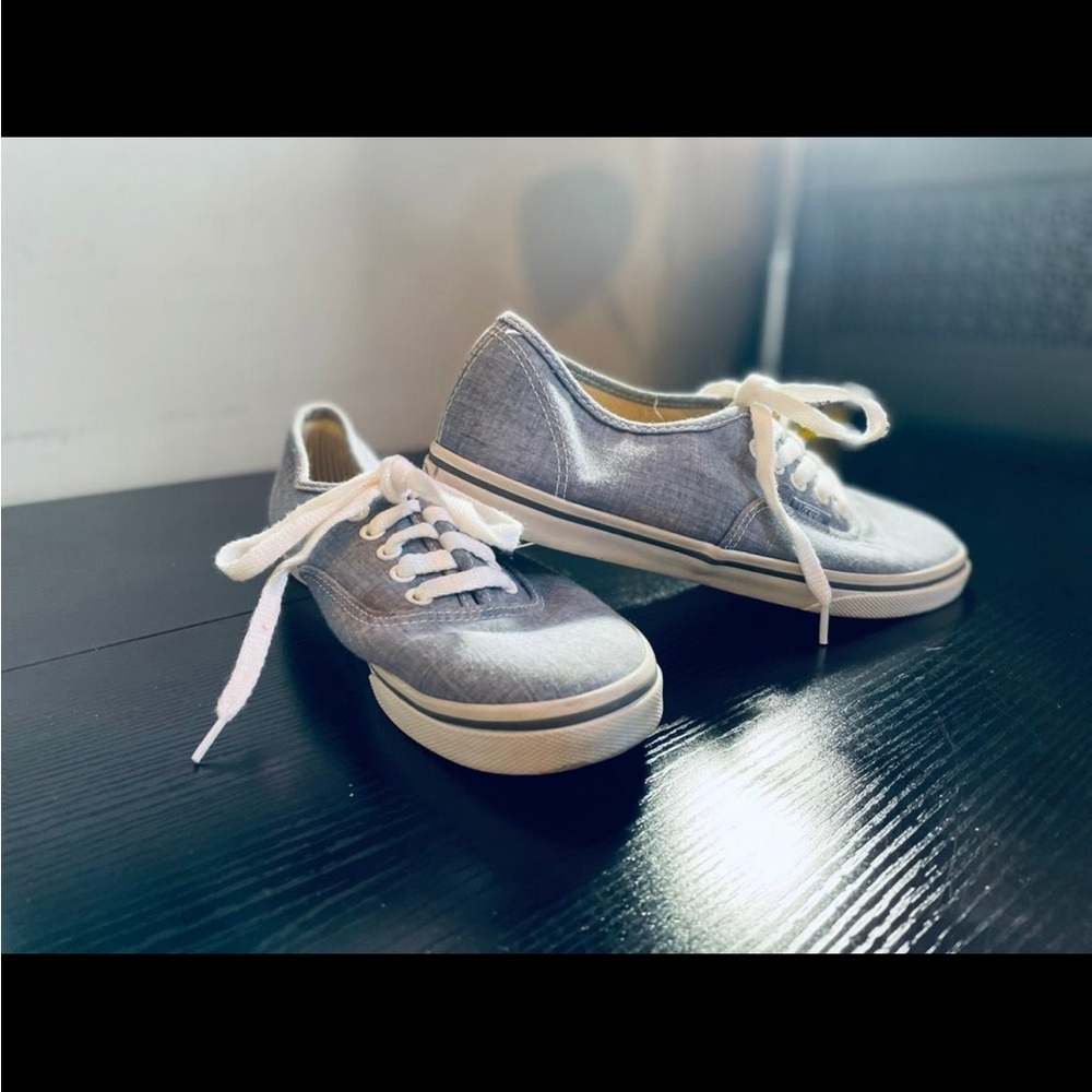 Vans - Picture 3 of 9